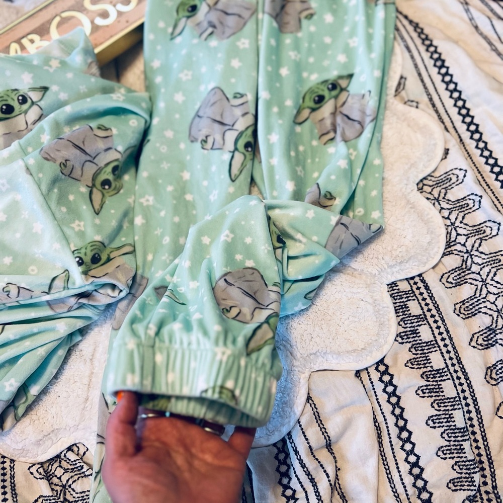 Nwot 2 Piece Star Wars Slumber Women's Pajamas View 4